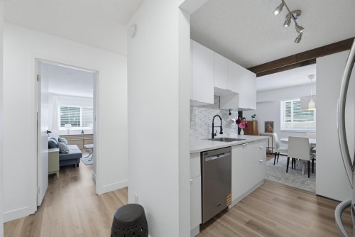 111-7436 Stave Lake Street, Mission, BC - Indoor Photo Showing Kitchen