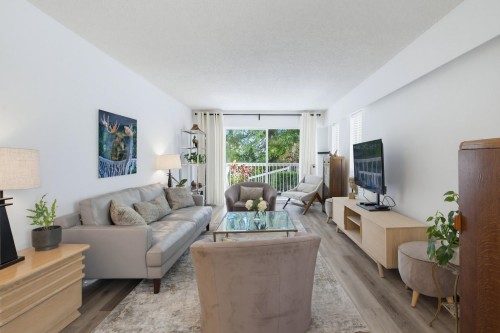 111-7436 Stave Lake Street, Mission, BC - Indoor Photo Showing Living Room