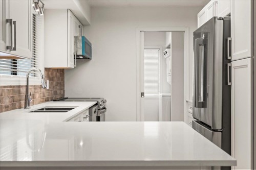 2470 Woodstock Drive, Abbotsford, BC - Indoor Photo Showing Kitchen With Upgraded Kitchen