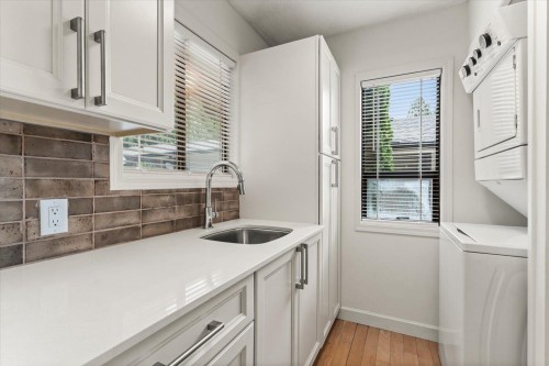 2470 Woodstock Drive, Abbotsford, BC - Indoor Photo Showing Laundry Room