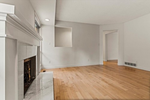 2470 Woodstock Drive, Abbotsford, BC - Indoor With Fireplace
