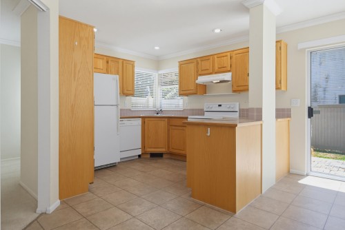107-15988 83 Avenue, Surrey, BC - Indoor Photo Showing Kitchen