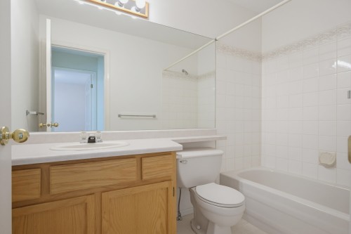 107-15988 83 Avenue, Surrey, BC - Indoor Photo Showing Bathroom