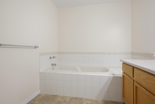 107-15988 83 Avenue, Surrey, BC - Indoor Photo Showing Bathroom