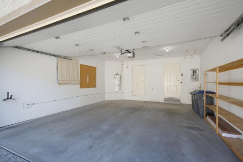 107-15988 83 Avenue, Surrey, BC - Indoor Photo Showing Garage