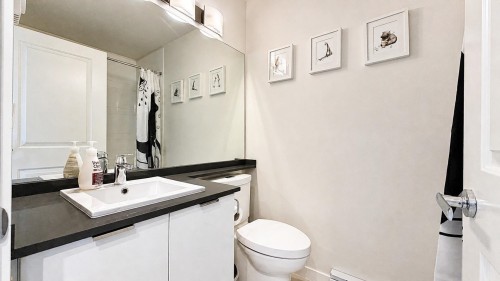 32-10735 84 Avenue, Delta, BC - Indoor Photo Showing Bathroom