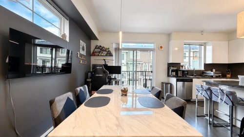 32-10735 84 Avenue, Delta, BC - Indoor Photo Showing Dining Room