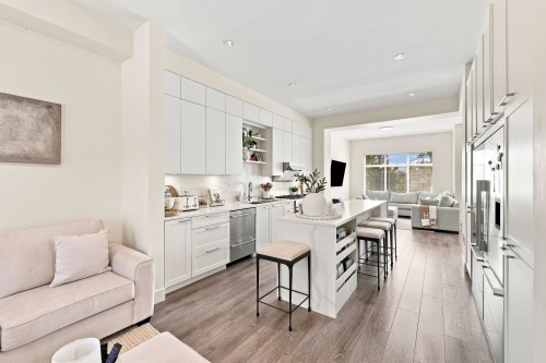 5-16828 Boxwood Drive, Surrey, BC - Indoor Photo Showing Kitchen With Upgraded Kitchen