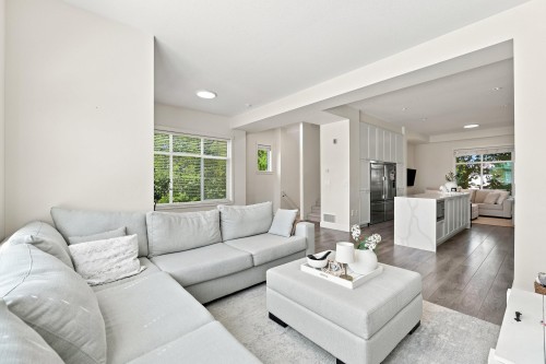5-16828 Boxwood Drive, Surrey, BC - Indoor Photo Showing Living Room