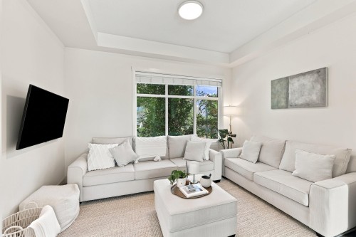 5-16828 Boxwood Drive, Surrey, BC - Indoor Photo Showing Living Room