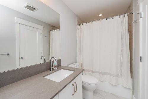 9-4750 228 Street, Langley, BC - Indoor Photo Showing Bathroom