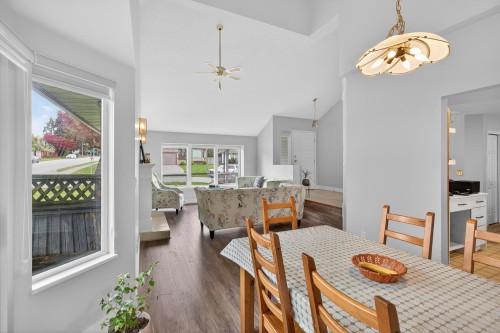 14610 87 Avenue, Surrey, BC - Indoor Photo Showing Dining Room