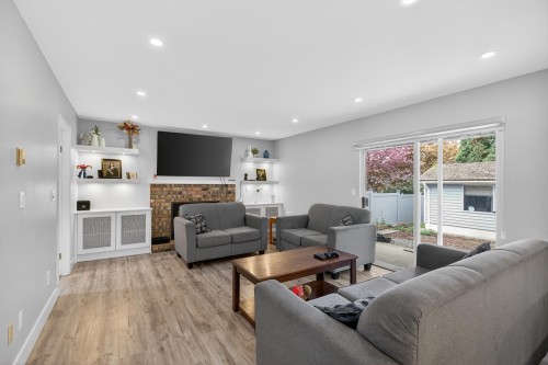 14610 87 Avenue, Surrey, BC - Indoor Photo Showing Living Room