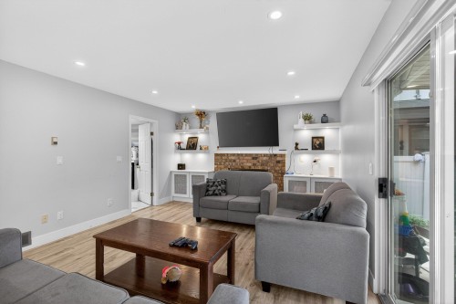 14610 87 Avenue, Surrey, BC - Indoor Photo Showing Living Room With Fireplace
