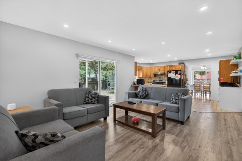 14610 87 Avenue, Surrey, BC - Indoor Photo Showing Living Room