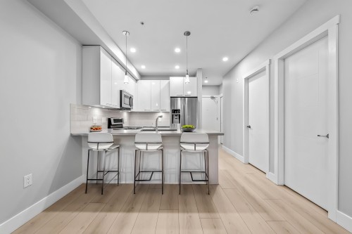 208-20175 53 Avenue, Langley, BC - Indoor Photo Showing Kitchen