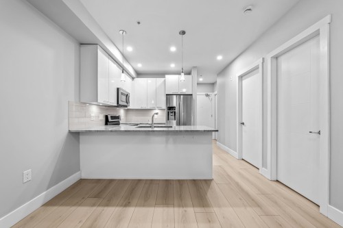 208-20175 53 Avenue, Langley, BC - Indoor Photo Showing Kitchen With Upgraded Kitchen