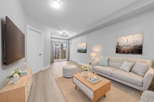 208-20175 53 Avenue, Langley, BC - Indoor Photo Showing Living Room