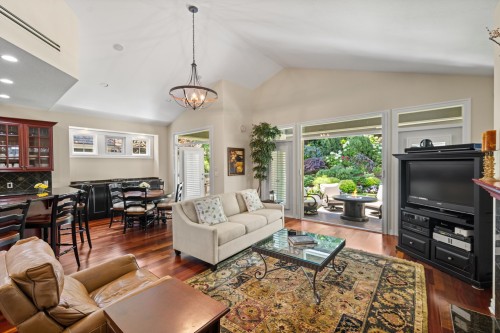 68-15715 34 Avenue, Surrey, BC - Indoor Photo Showing Living Room