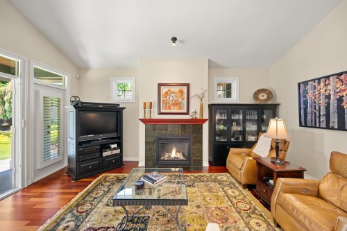 68-15715 34 Avenue, Surrey, BC - Indoor Photo Showing Living Room With Fireplace