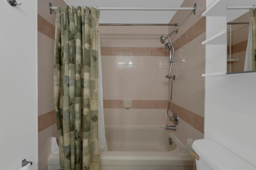 25-9930 148 Street, Surrey, BC - Indoor Photo Showing Bathroom