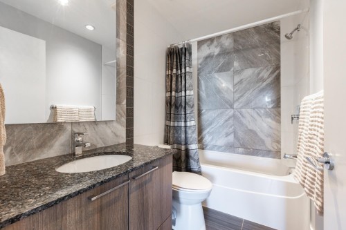 B401-20211 66 Avenue, Langley, BC - Indoor Photo Showing Bathroom