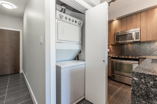 B401-20211 66 Avenue, Langley, BC - Indoor Photo Showing Laundry Room