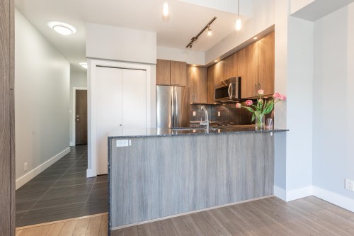 B401-20211 66 Avenue, Langley, BC - Indoor Photo Showing Kitchen