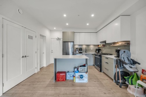 325-13788 76 Avenue, Surrey, BC - Indoor Photo Showing Kitchen