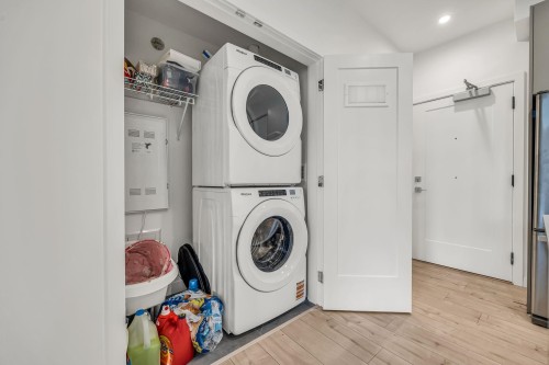 325-13788 76 Avenue, Surrey, BC - Indoor Photo Showing Laundry Room