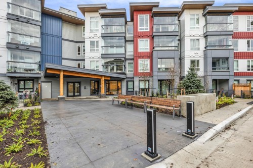 325-13788 76 Avenue, Surrey, BC - Outdoor