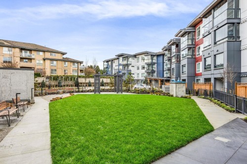 325-13788 76 Avenue, Surrey, BC - Outdoor