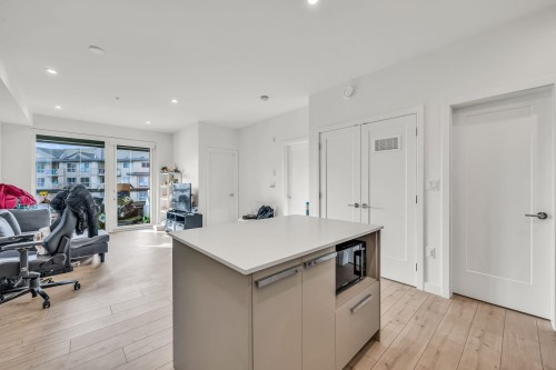 325-13788 76 Avenue, Surrey, BC - Indoor