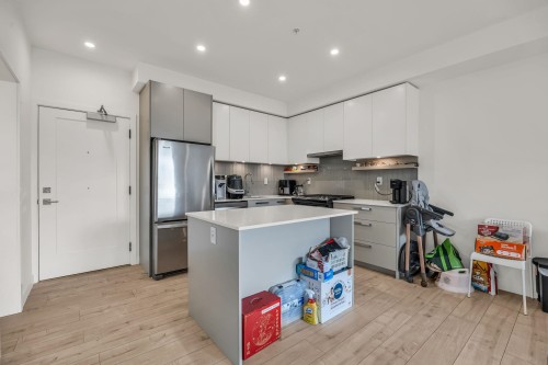 325-13788 76 Avenue, Surrey, BC - Indoor Photo Showing Kitchen