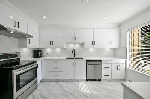 2-2998 Mouat Drive, Abbotsford, BC - Indoor Photo Showing Kitchen With Upgraded Kitchen
