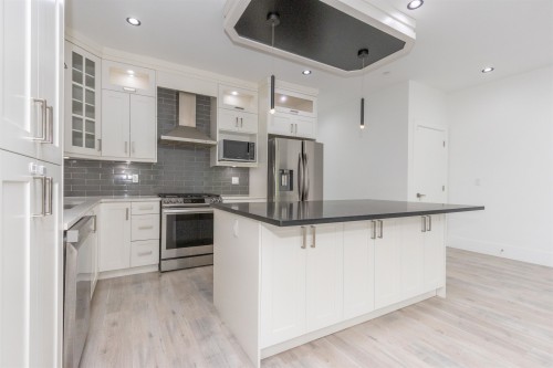 36743 Carl Creek Crescent, Abbotsford, BC - Indoor Photo Showing Kitchen With Upgraded Kitchen
