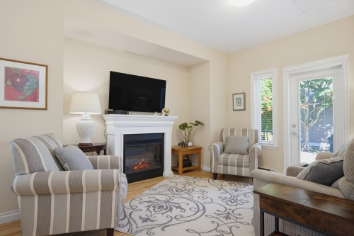 3-1640 140 Street, Surrey, BC - Indoor Photo Showing Living Room With Fireplace