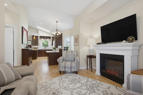 3-1640 140 Street, Surrey, BC - Indoor Photo Showing Living Room With Fireplace