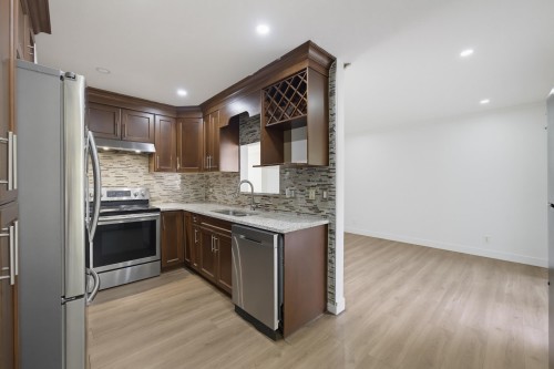 21-7140 132 Street, Surrey, BC - Indoor Photo Showing Kitchen With Upgraded Kitchen
