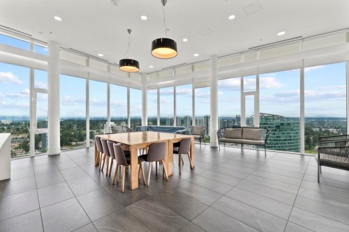 2105-13438 Central Avenue, Surrey, BC - Indoor Photo Showing Dining Room