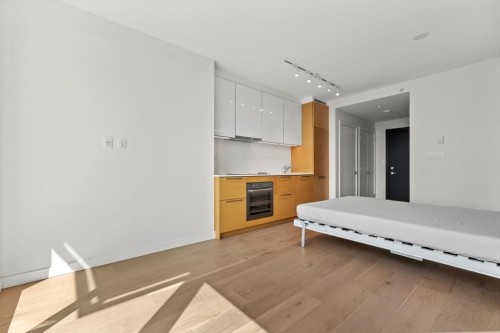 2105-13438 Central Avenue, Surrey, BC - Indoor