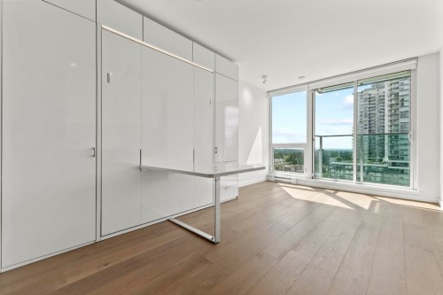 2105-13438 Central Avenue, Surrey, BC - Indoor Photo Showing Other Room
