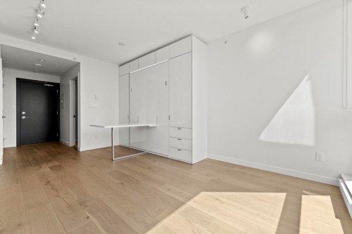2105-13438 Central Avenue, Surrey, BC - Indoor Photo Showing Other Room