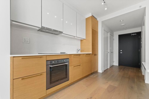 2105-13438 Central Avenue, Surrey, BC - Indoor Photo Showing Kitchen