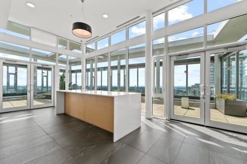 2105-13438 Central Avenue, Surrey, BC - Indoor Photo Showing Other Room