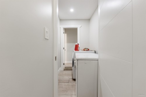 6709 216 Street, Langley, BC - Indoor Photo Showing Laundry Room