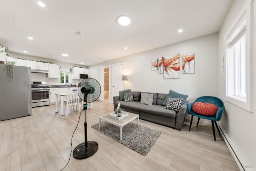 6709 216 Street, Langley, BC - Indoor Photo Showing Living Room
