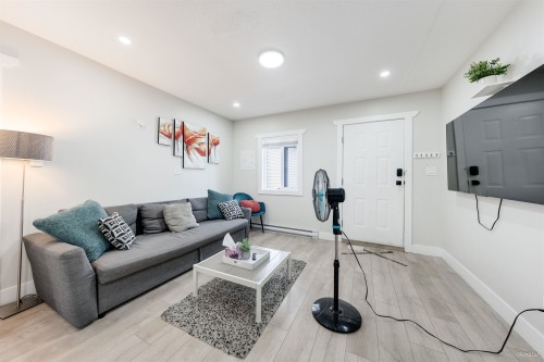 6709 216 Street, Langley, BC - Indoor Photo Showing Living Room