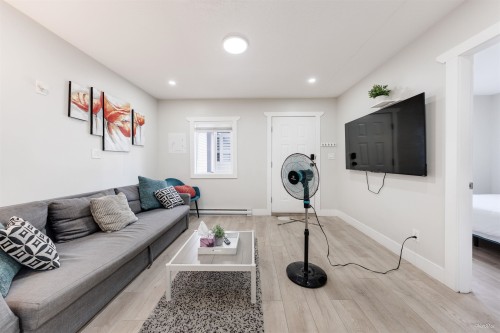 6709 216 Street, Langley, BC - Indoor Photo Showing Living Room