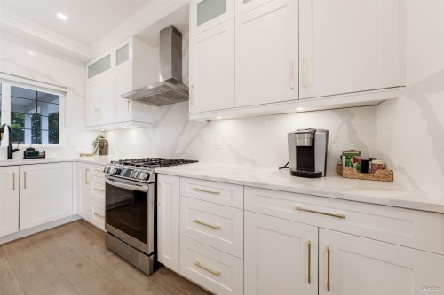 6709 216 Street, Langley, BC - Indoor Photo Showing Kitchen With Upgraded Kitchen
